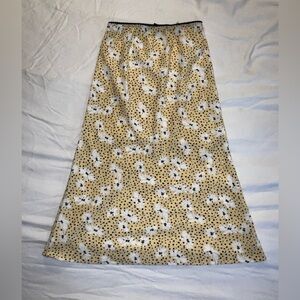 Originality Butter Yellow Floral And Speckled
Cottagecore Maxi Skirt. Size S